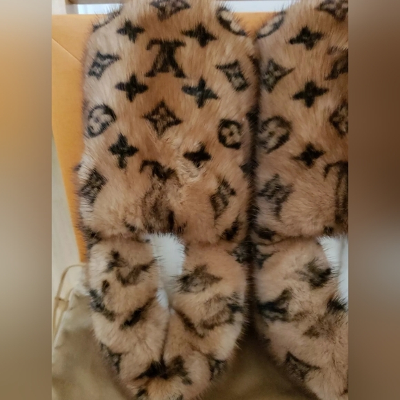 Louis Vuitton Sleeper Fur Flats Natural Color 40EU Limited Edition - Picture 6 of 16